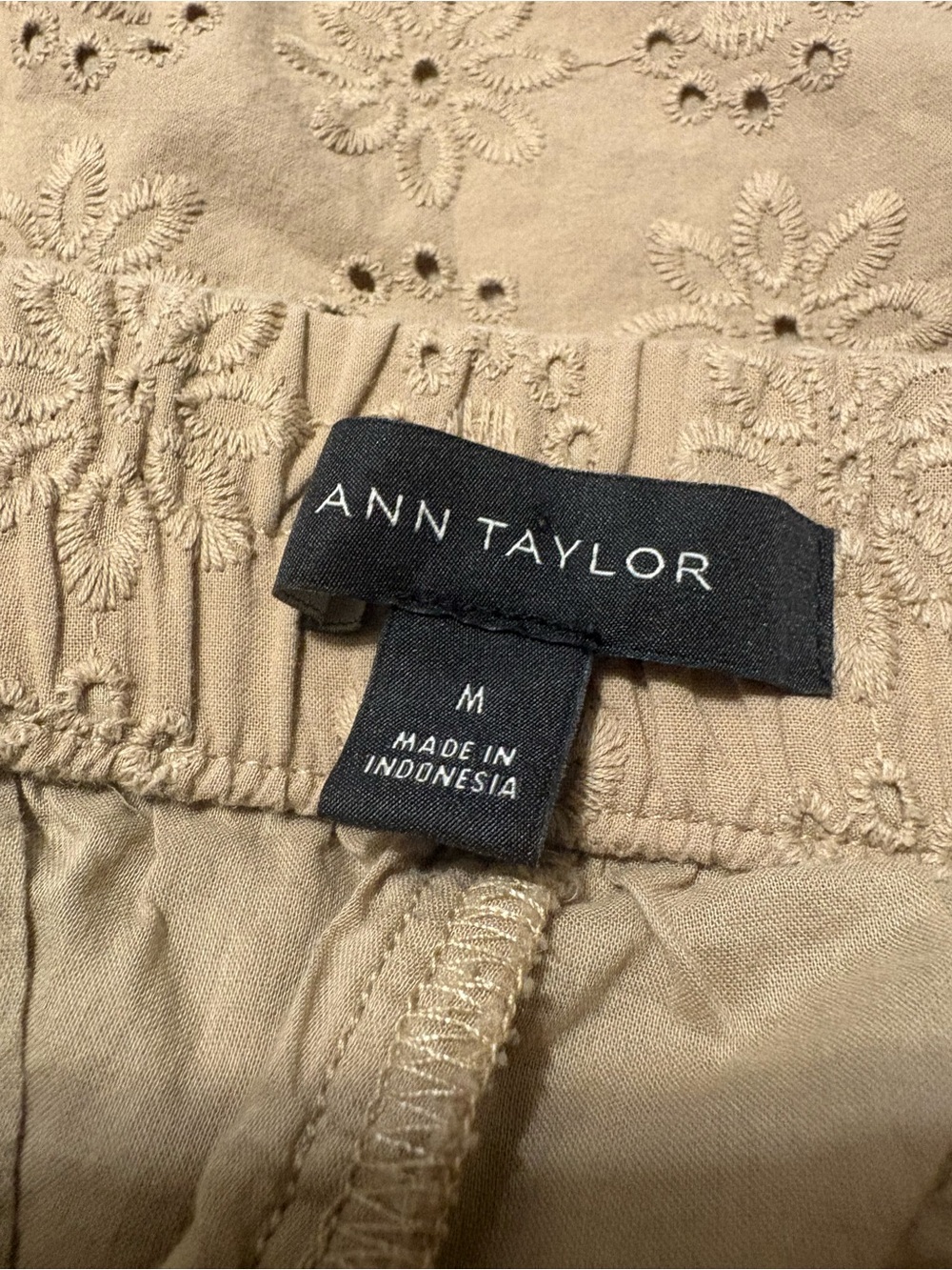 Ann Taylor Cotton Eyelet Pull On Pants - Picture 5 of 6